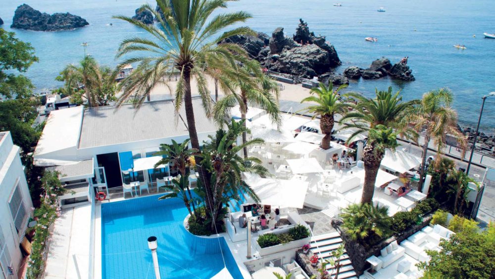 Sicilia's cafe de Mar Acitrezza