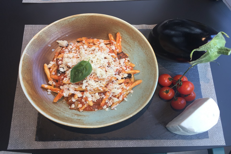 Pasta alla Norma la catanese più amata in Italia. Sicilia's Cafe de mar